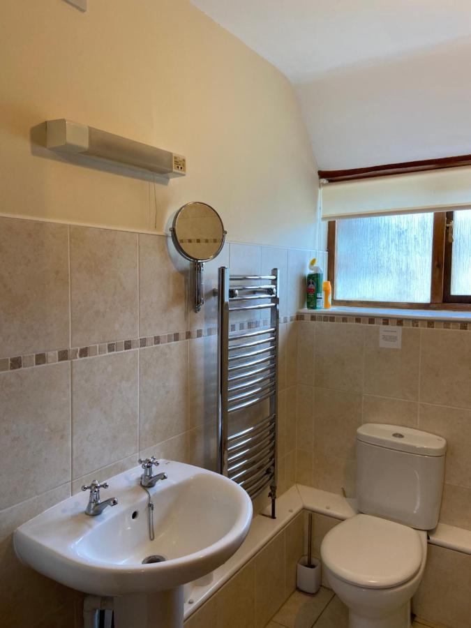 Tupenny Cottage, Old Mill Farm, Cotswold Water Park Cirencester Exterior photo