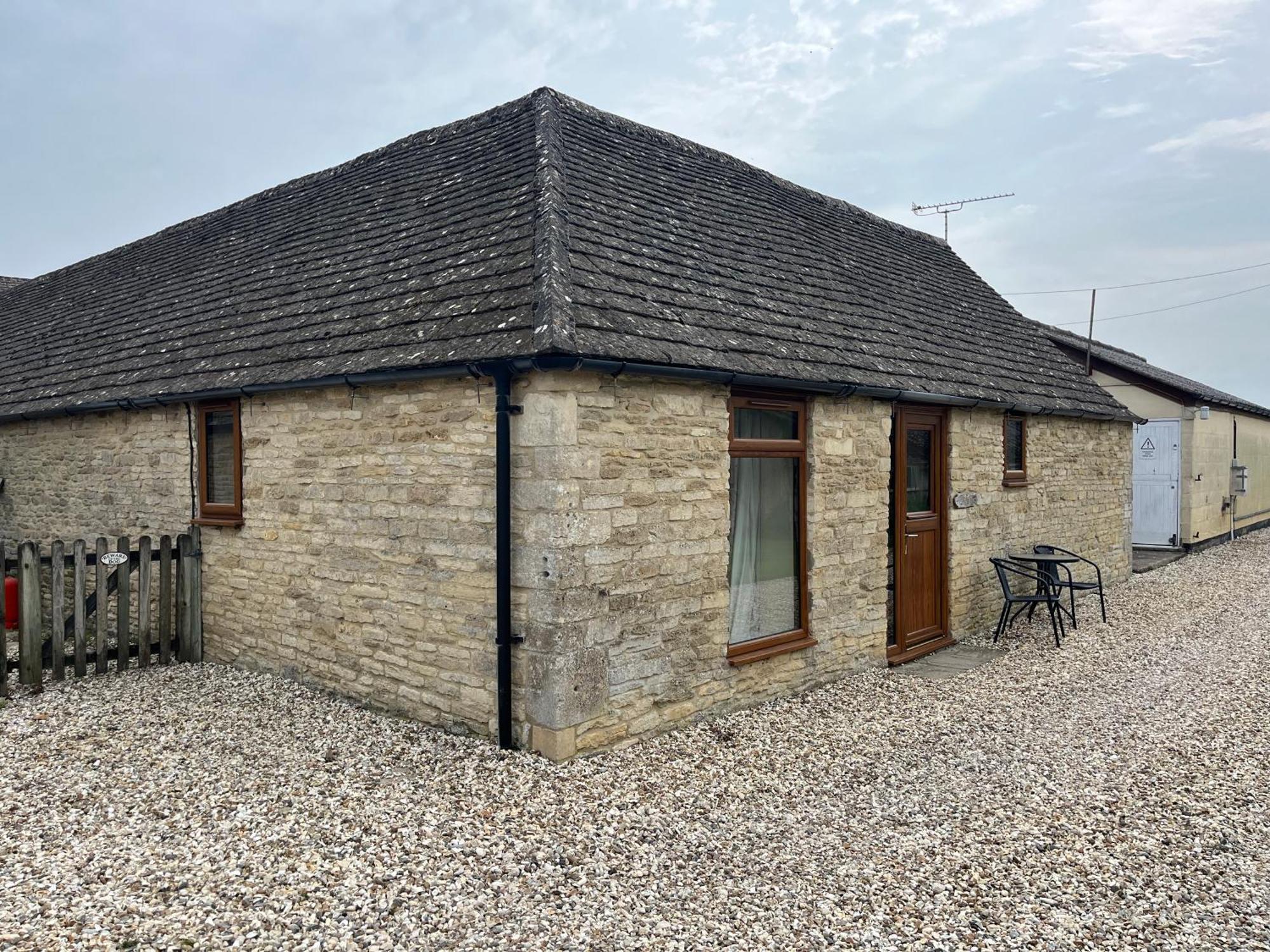 Tupenny Cottage, Old Mill Farm, Cotswold Water Park Cirencester Exterior photo