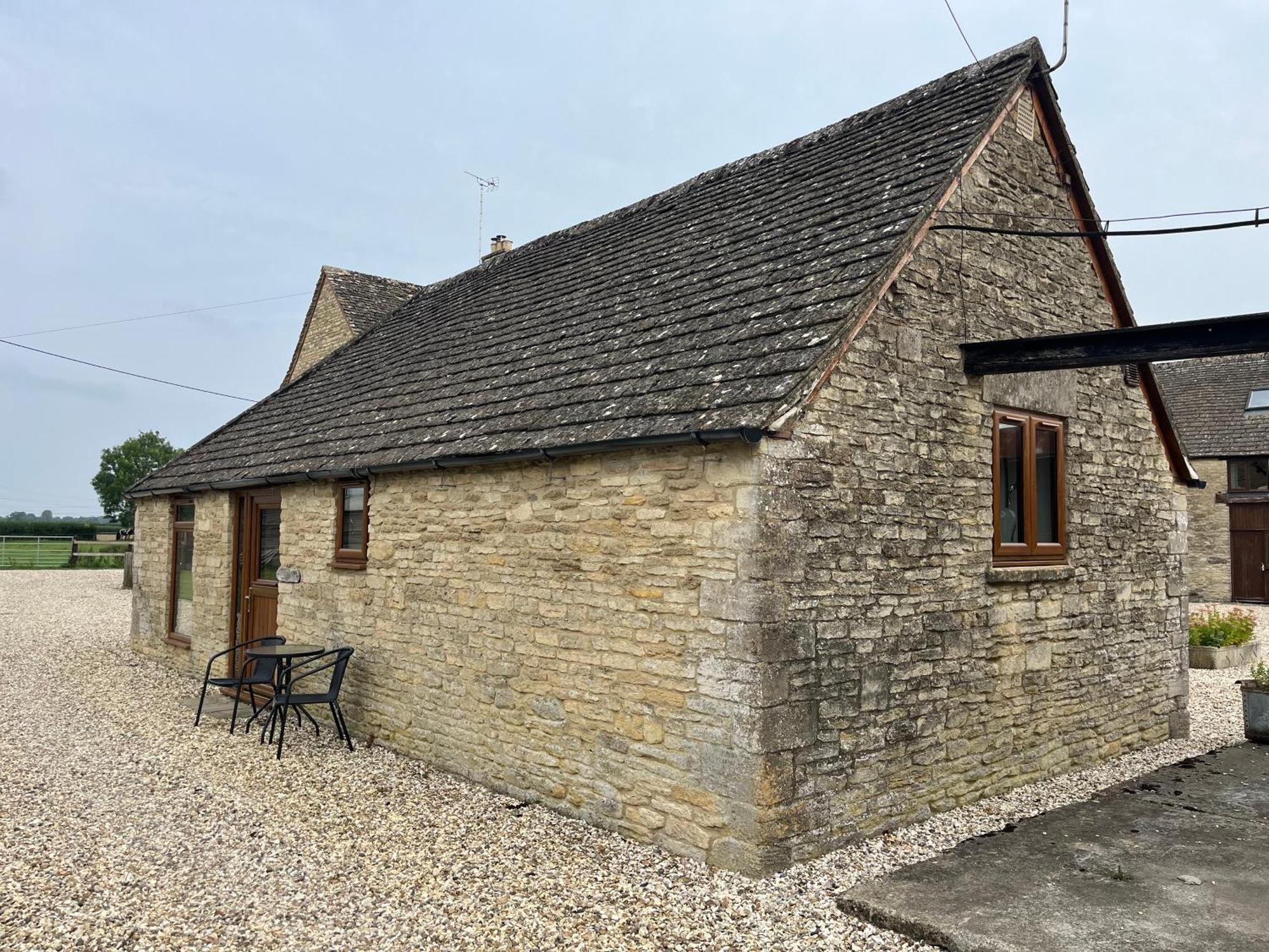 Tupenny Cottage, Old Mill Farm, Cotswold Water Park Cirencester Exterior photo