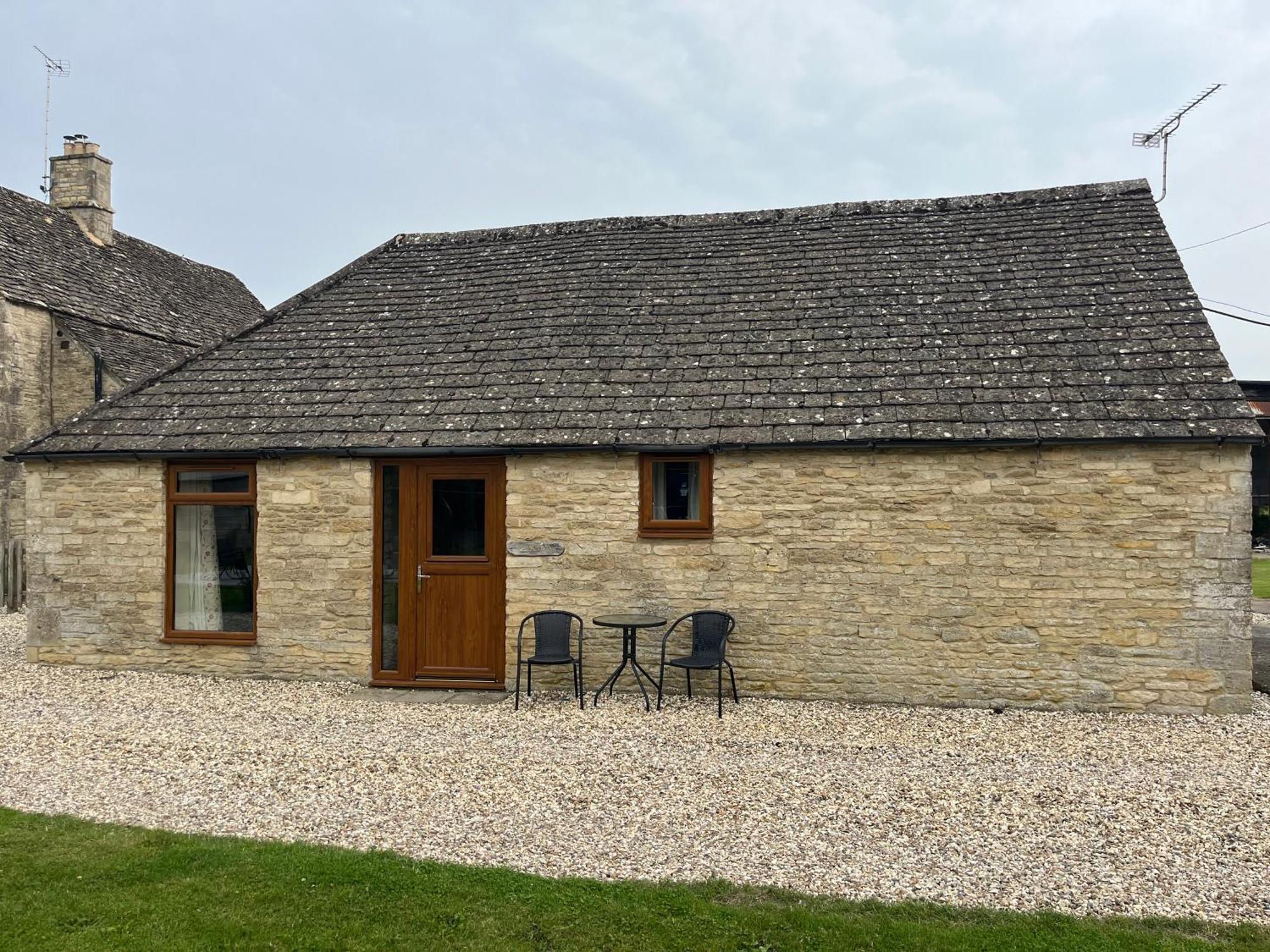 Tupenny Cottage, Old Mill Farm, Cotswold Water Park Cirencester Exterior photo